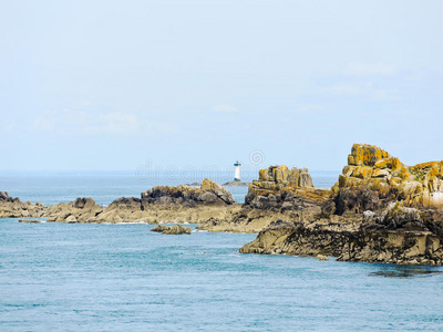 布里塔尼英吉利海峡海岸线附近的灯塔