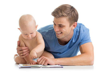 父亲给儿子宝宝读书
