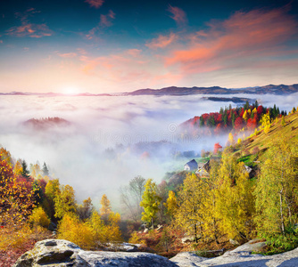 喀尔巴阡山脉秋日绚丽。索基尔斯基里