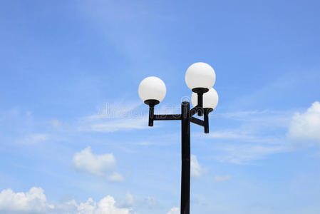 白色球形路灯照片