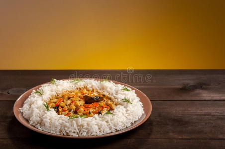糙盘米饭