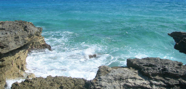 加勒比海海滩背景为熔岩岩