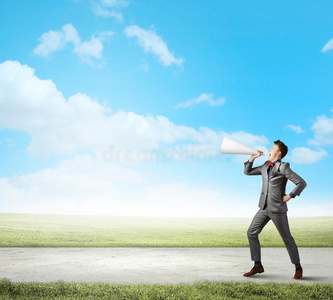 吹喇叭的人图片