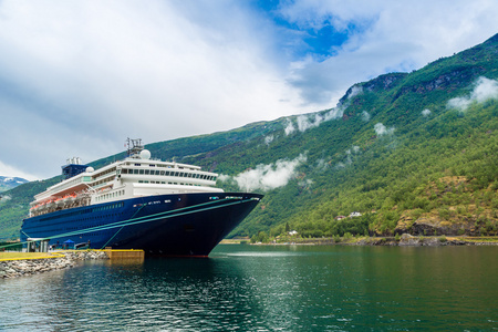 船舶在挪威 Sognefjord