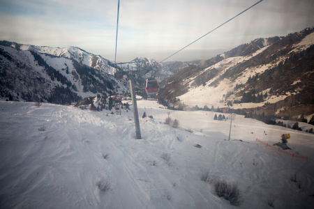 钦布拉克雪山缆车