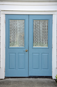 与 windows 的蓝色门照片