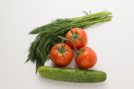 西红柿和绿色蔬菜