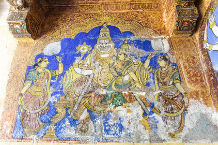 五颜六色的壁画在 ranganathaswamy 寺庙的入口在特里希泰米尔纳德邦南印度