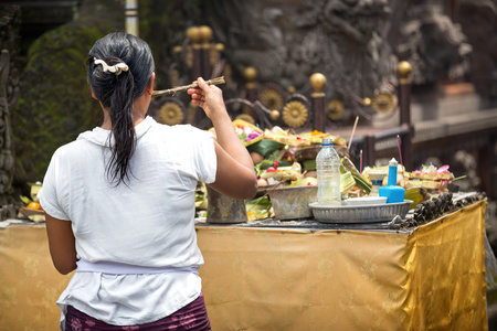 在巴厘岛，巴厘岛，女人祷告神