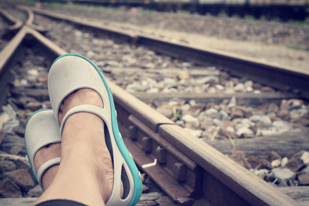 铁路与鞋的自拍照