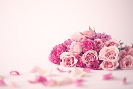 粉色牡丹和玫瑰