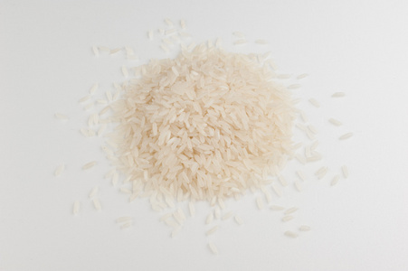堆的孤立的白色长粒香大米