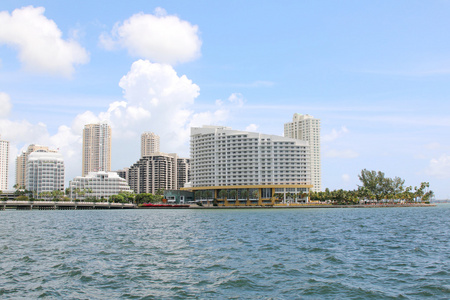 佛罗里达州迈阿密的天际线从 Brickell 键