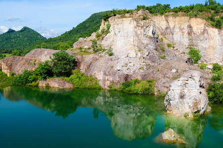 高山湖 Chau Doc 镇