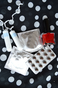 妇女卫生巾 避孕套 药片和清漆