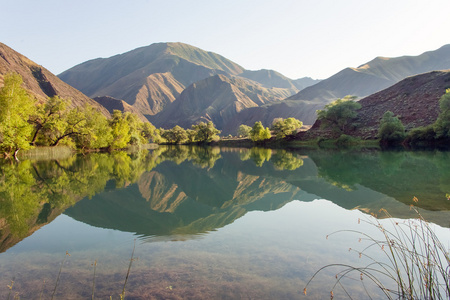 反映在山下湖山