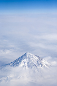 在云端的山峰