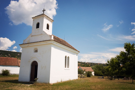 教堂在历史的村庄图片