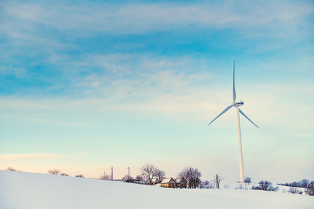冬天的风力发电机图片