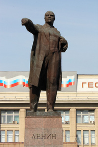 在剧院广场纪念碑六列宁
