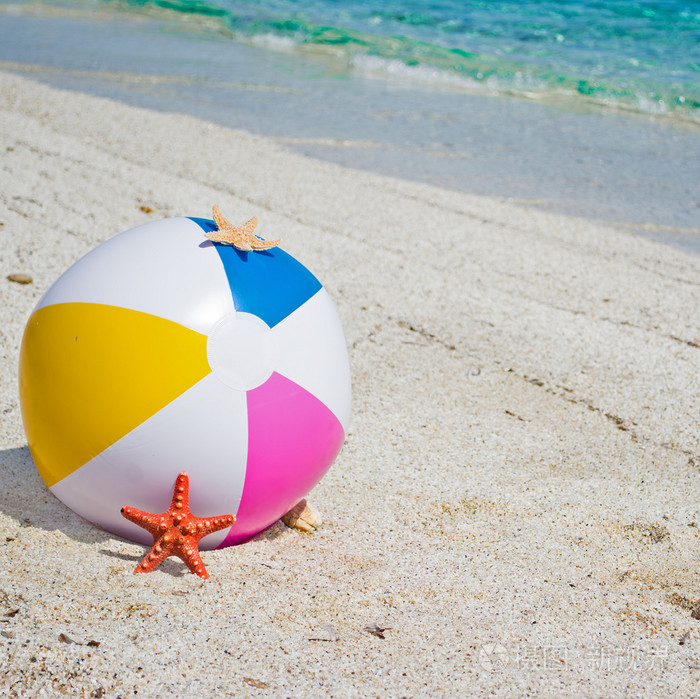 沙滩球与海星
