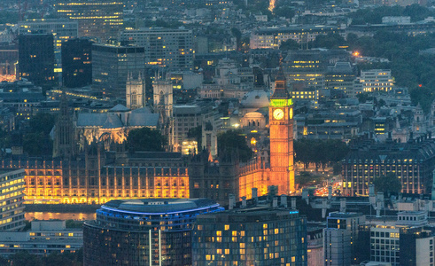 议会在伦敦的夜，空中观的房子