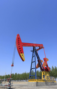 游梁式抽油机图片-游梁式抽油机素材-游梁式抽油机插画-摄图新视界