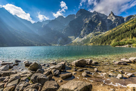 波兰塔特拉山脉莫尔斯基奥科湖绿水山