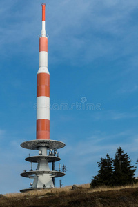 山顶无线电通信塔