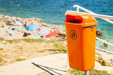 夏天 海洋 保护 回收 空的 箱子 风景 海岸 颜色 环境