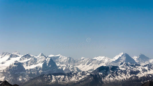 皮拉图斯峰蓝天山脉景观