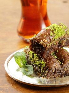 土耳其的阿拉伯甜点与蜂蜜 核桃 开心果坚果果仁蜜饼