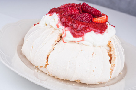 Pavlova trta med jordgubbar