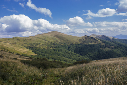 Bieszczady 山脉的山丘