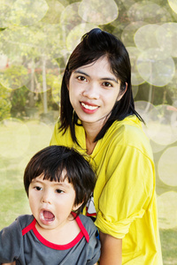 亚洲母亲和儿子