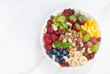 健康早餐浆果 水果和谷类食品上的产品