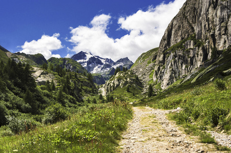 山间小道和景观