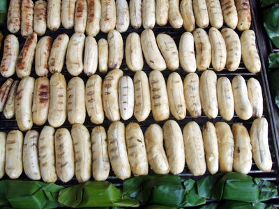 在市场，曼谷，泰国，亚洲的烤的香蕉