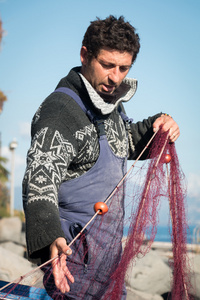 渔夫用网