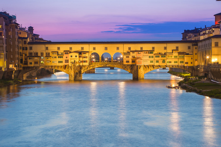 暮光之城的 Ponte Vecchio 古桥的佛罗伦萨，意大利