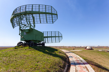 反雷达军事俄罗斯雷达站反蓝蓝的天空照片