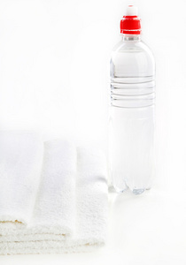 瓶水和毛巾