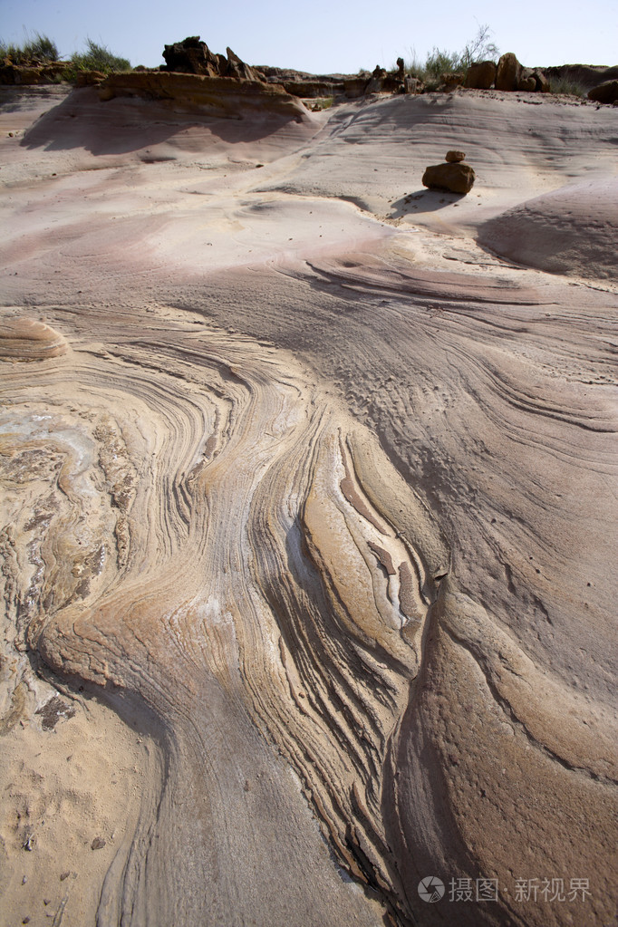 在河床岩石形成