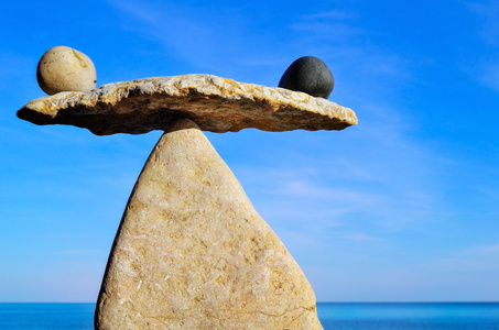 平衡力海滩石头图片