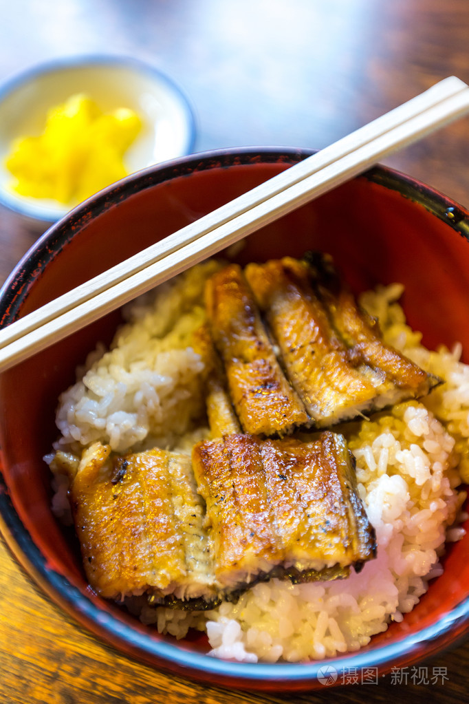 美食鳗鱼盖浇饭