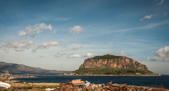 莫奈姆瓦夏附近的海景