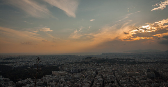 雅典从丘的全景视图