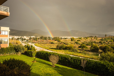 彩虹在雅典郊区