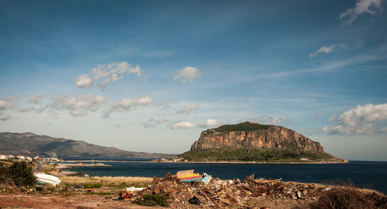 莫奈姆瓦夏附近的海景