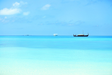船在巴罗什马尔代夫海洋水